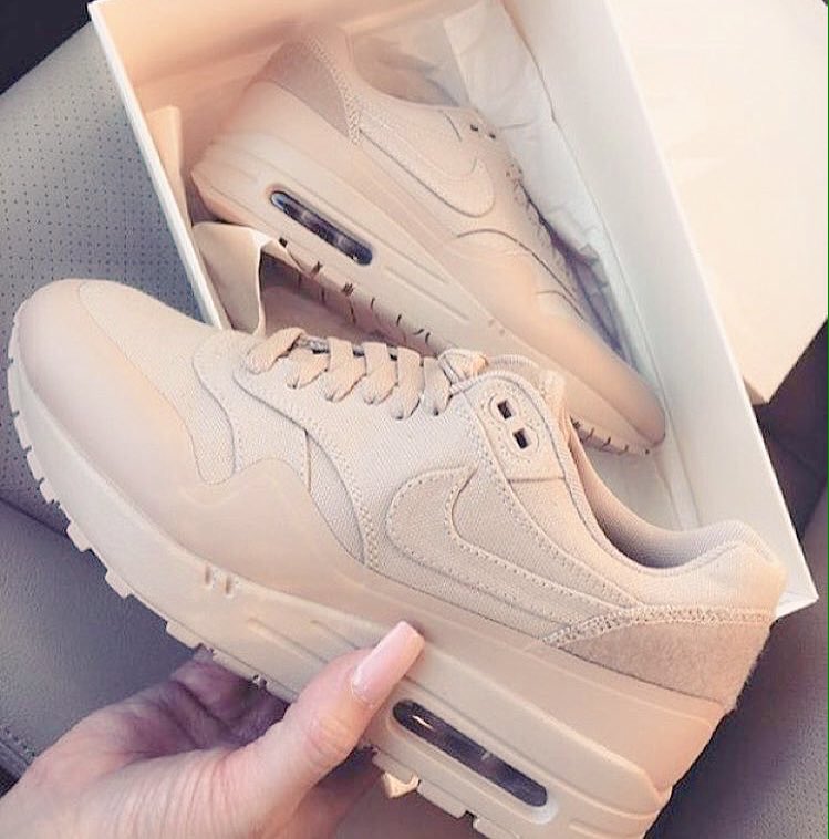 welove_sneakers tweet picture