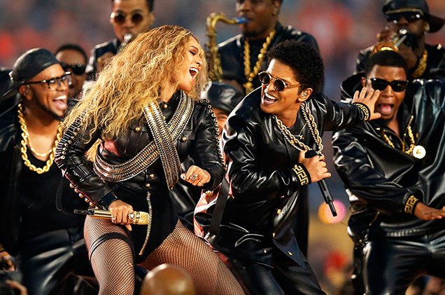 All4Shakira's tweet photo. #Shakifans let's vote for @shakira! "@billboard: Who should play the Super Bowl Half https://t.co/7XrMtBEqwe #SB50 https://t.co/69HQ27G1c3"