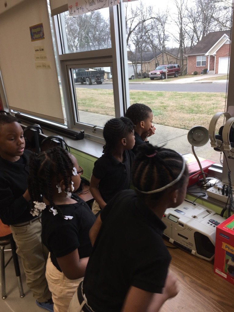KenyaRansom's tweet photo. It started to snow during math today. #observationtime https://t.co/f5Ccv74gb0