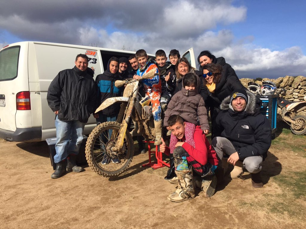 Viernes Karting, Sábado Dirt Track y Supermotard, Domingo Mx, hoy SX.. La pretemporada de @coletaa_23 me tiene ROTO