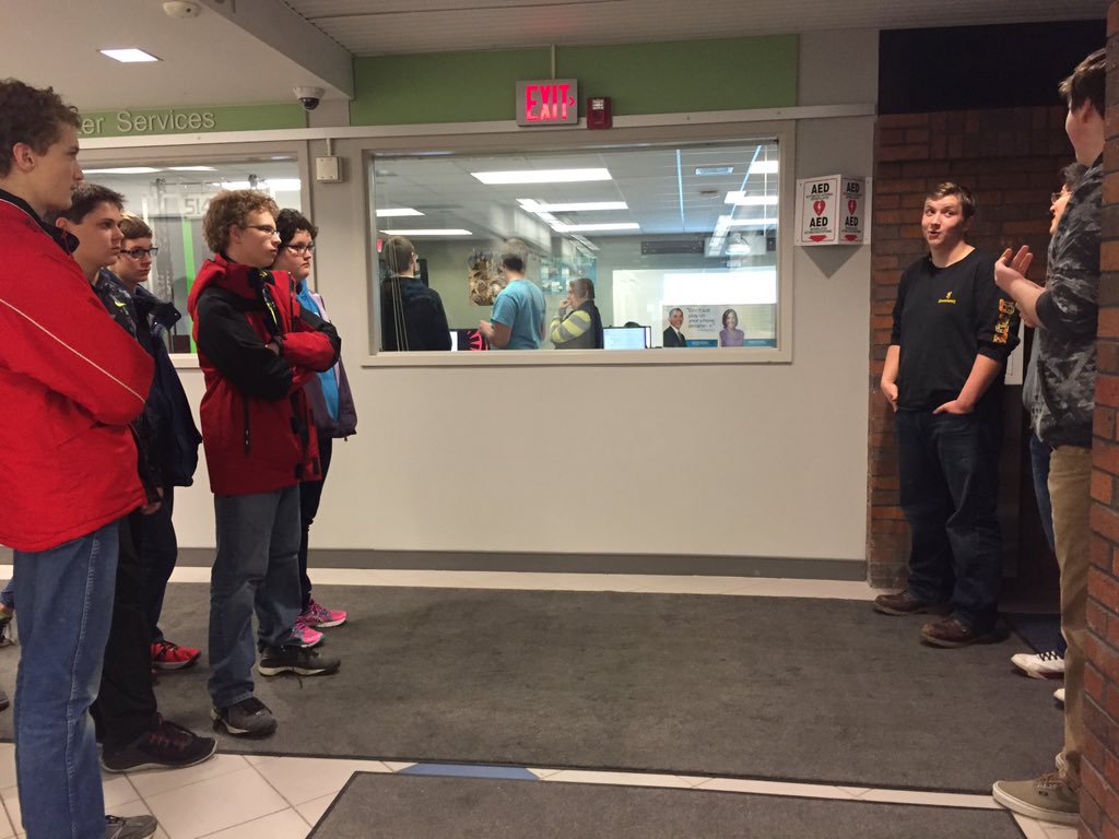 LISDTECHCenter's tweet photo. We ❤️ 8th grade tours! @clintoncommscho @bmsroyals #TECHEngineeringRobotics #TECHVAP #TECHCompProg #TECHCIS https://t.co/7SL9H4AmIK