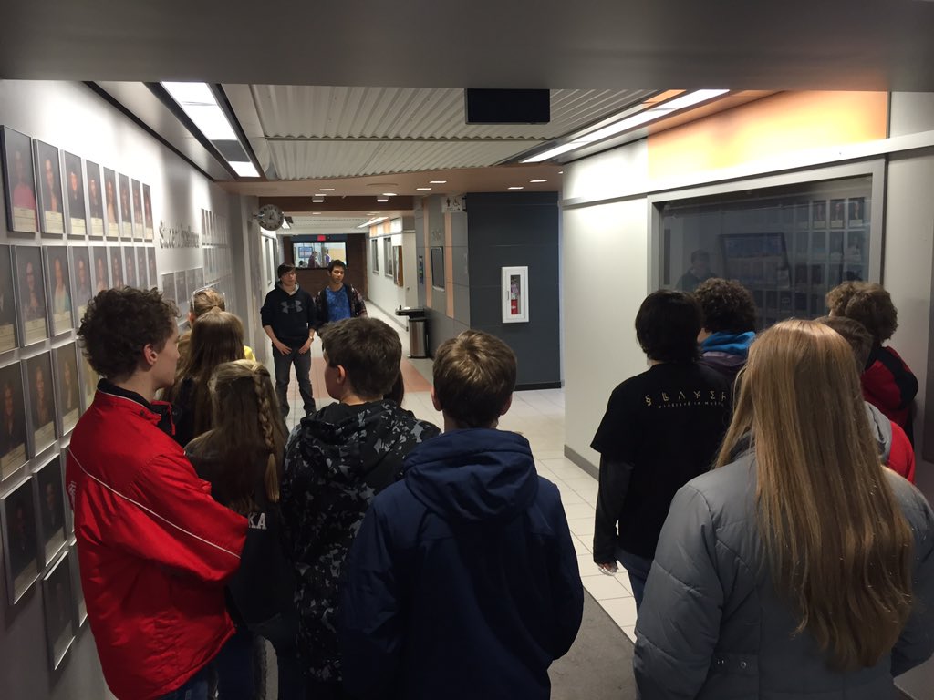 LISDTECHCenter's tweet photo. We ❤️ 8th grade tours! @clintoncommscho @bmsroyals #TECHEngineeringRobotics #TECHVAP #TECHCompProg #TECHCIS https://t.co/7SL9H4AmIK