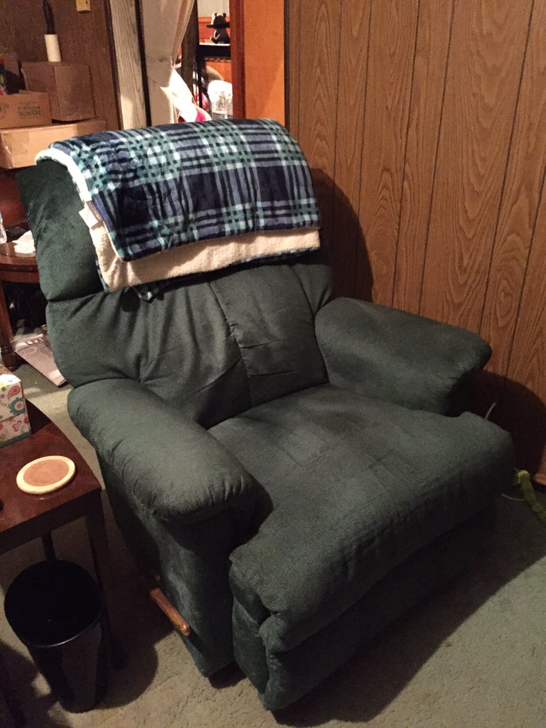 MLBurgee's tweet image. Liking my new chair!