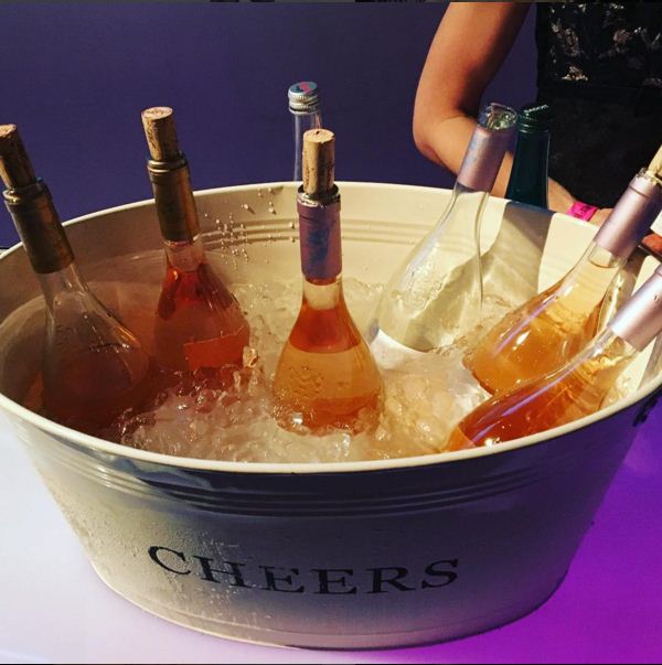 WhisperingAngel's tweet photo. This is going to get us through #Monday! (pc: @aubreynyc) #whisperingangel #roseallday https://t.co/1wILkO6xz2