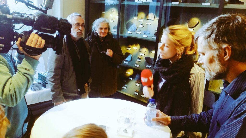 mikaelcalner's tweet photo. #Meteor hit #Copenhagen. #Meteorite found. Shown at #Geologicalmuseum right now. https://t.co/E9m4n26WTh