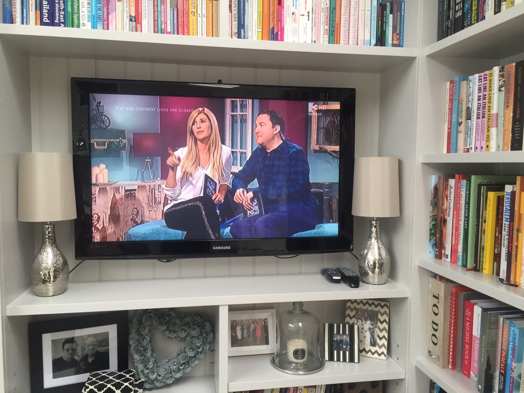 Lottieb72's tweet photo. Look who's on @TV3Ireland #7oclockshow only the stunning @ConnollyYvonne #suitsyou #happybirthdayprettygirl 😘 https://t.co/62xMFo16pG