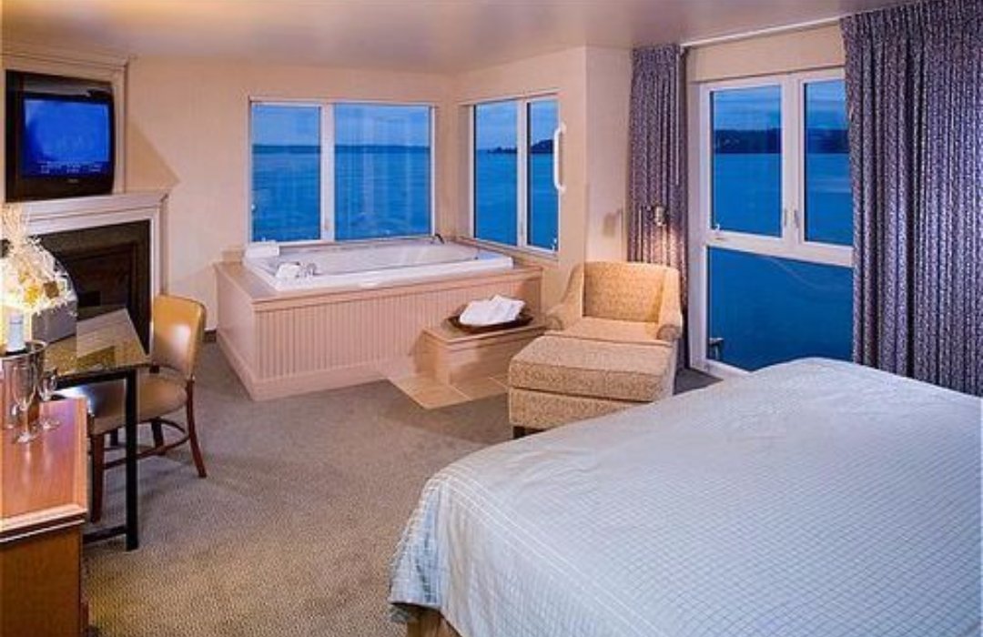 MarriedIntimate's tweet image. Dear husband,
For valentines day, take me back to that hotel with the ocean view from the jet bathtub.
 💚 🌹 🛁 🌹 💚