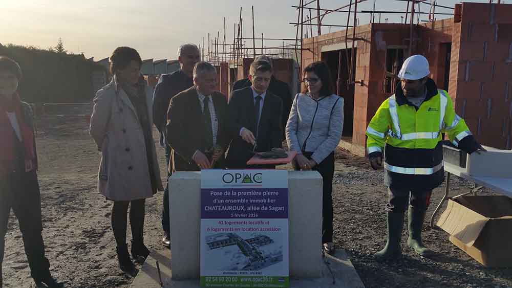 Chateauroux36's tweet photo. Pose de la 1e pierre du #lotissement #OPAC36, allée de Sagan à #Châteauroux, vendredi dernier par @gilaverous. https://t.co/Gcj1wRon4G