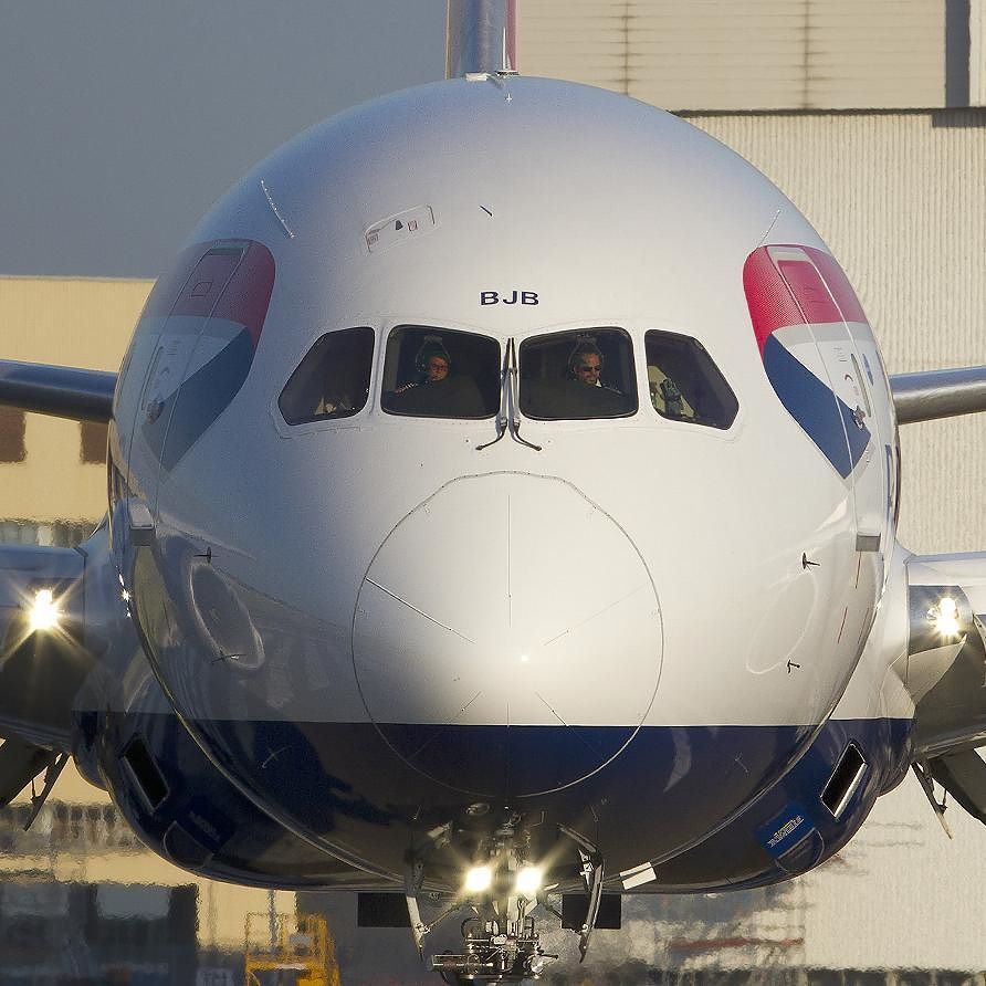 MEGAPLANE's tweet photo. MEGASHOT by @akbarali.mastan British Airways Boeing 787 Dreamliner lining up at London Heathrow
#british #britishai… https://t.co/2VnHdyEdHw