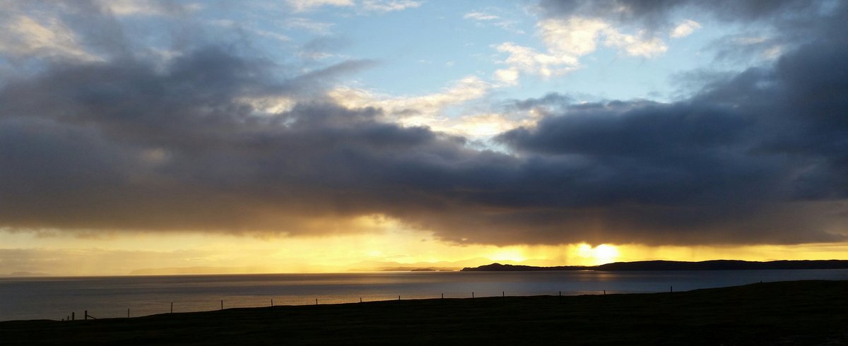 onthecliffedge's tweet image. Beautiful early evening light... #Hebrides #AlmostSpringtime @liamdutton @bbcweather