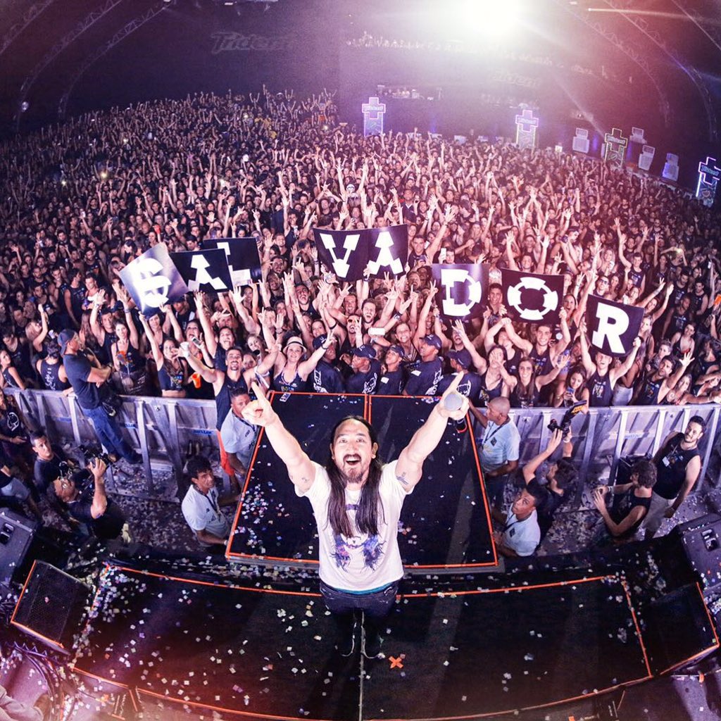 Salvador Brasil! Second time playing #Carnaval with u and we turned up like this! https://t.co/3rLv7nhnec