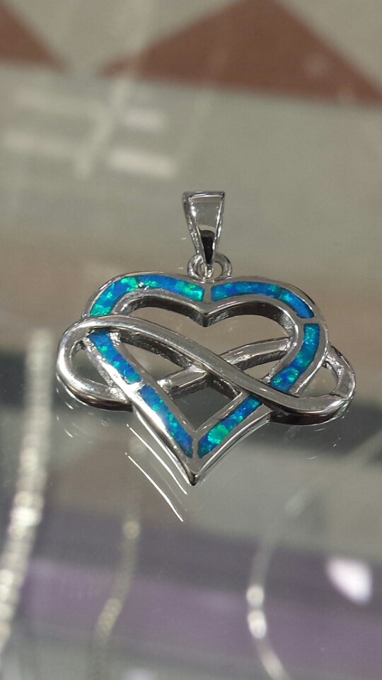 Hudderspiercing's tweet photo. Its Valentines Day on Saturday the 14th so here's a heart to give to your loved one. Available at all our stores. https://t.co/MRqmcVFPvq