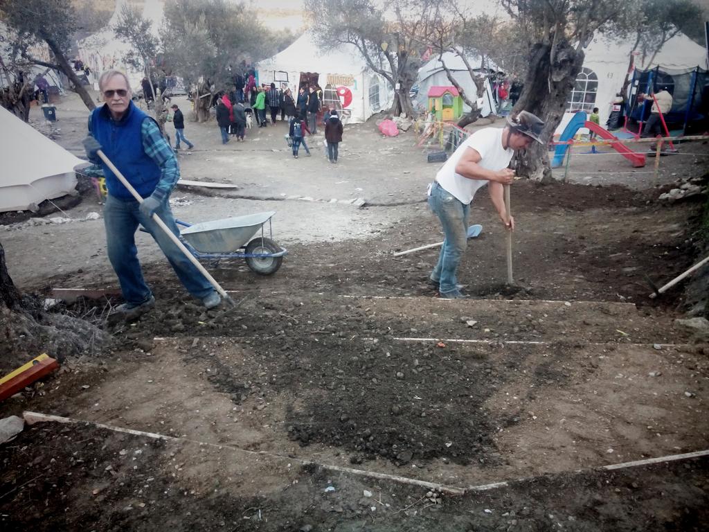 Following the rains, we're building beautiful wide terracing so no more flood rivers! 
#improvements #refugeesGr