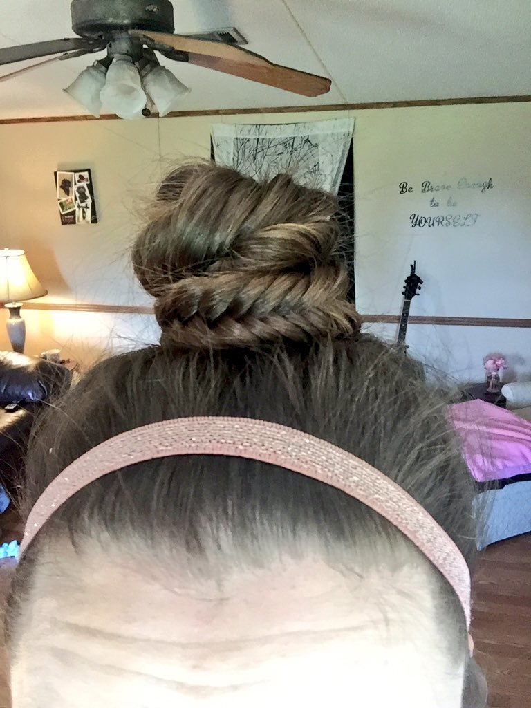 KimberleeMegan's tweet photo. #BraidOfTheWeek Fishtail bun! @jenmorrisonlive @JMOFamily @JuliaMoSum https://t.co/K77gExgd6Y