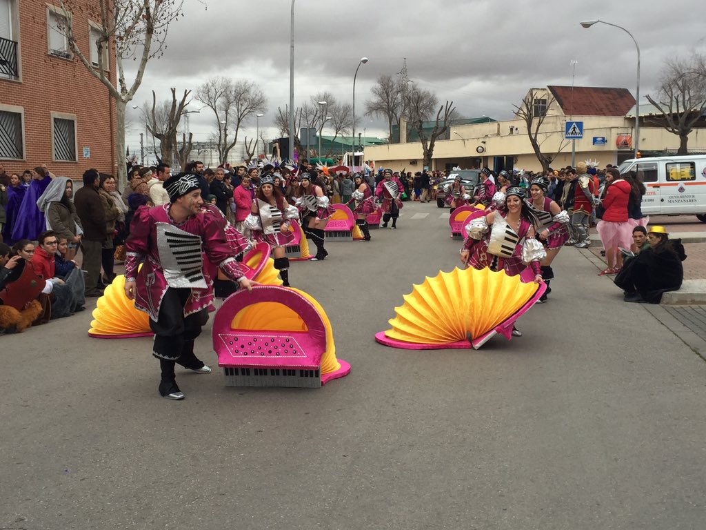 lacorchea_pm's tweet photo. Desfile manzanares #lacorchea https://t.co/G2AcKt1QGz