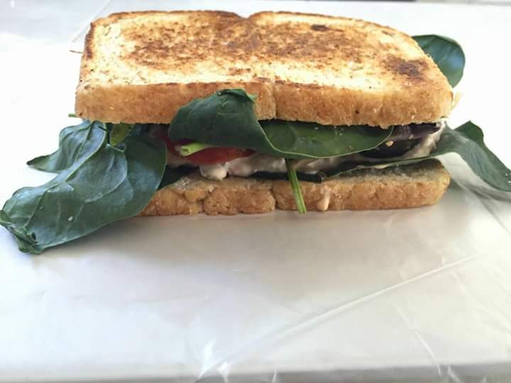 Lahojitadelechu's tweet photo. Prueba nuestro delicioso sándwich de atún con los más frescos vegetales #LHDL 🌿💓 https://t.co/V7JR440Qb1