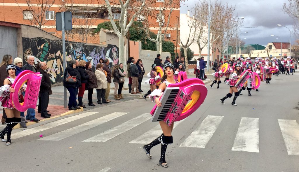 lacorchea_pm's tweet photo. Desfile Manzanares #lacorchea https://t.co/ELJcUODL1N