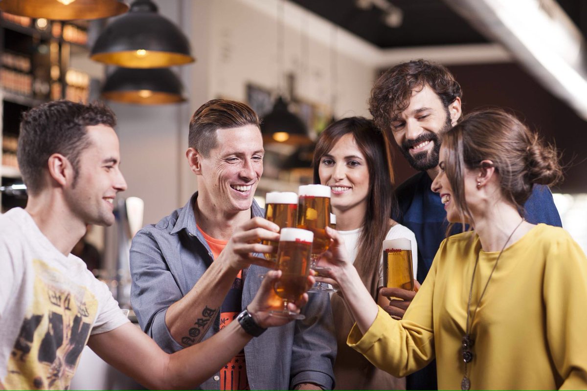 Torres's tweet photo. Muy feliz por seguir formando parte de la gran familia de @Mahou_es #soymuydeMahou https://t.co/e4PIpw94jq