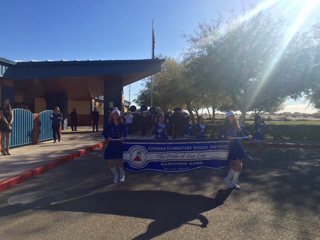 AZGovEducation's tweet photo. Gov. @dougducey is excited to be at Southwest Junior High in San Luis! #GESD32 https://t.co/D7utxeHLvr