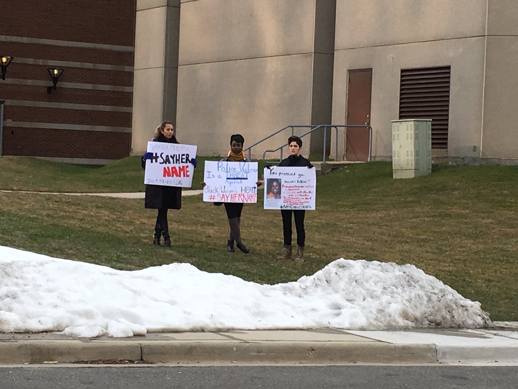Nettaaaaaaaa's tweet photo. #NatashaMcKenna demonstration. Fairfax County Jail. #SayHerName https://t.co/043iUSbT3B