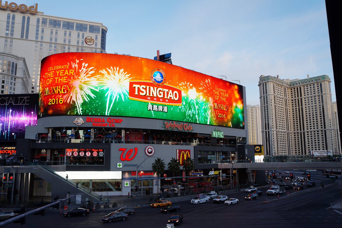 BrandedCities's tweet photo. Happy #ChineseNewYear! @brandedcites &amp; @tsingtao @tsingtao_usa celebrates #YearOfTheMonkey! https://t.co/XQoaVyBuhV https://t.co/kNo3Ai1hgg