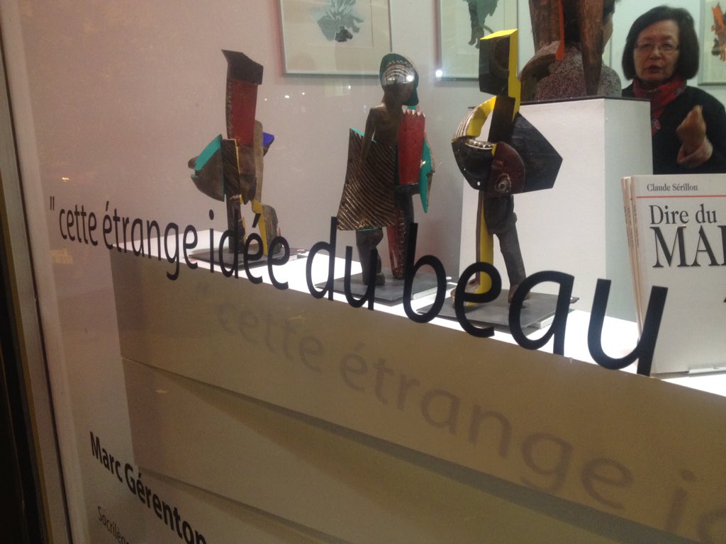 LittleAfrica__'s tweet photo. Quelque part rue Volta,une galerie pose un regard étrange sur les objets d'art africains 🤔 perplexe #LAinvestigation https://t.co/OjRTZjd6Pd