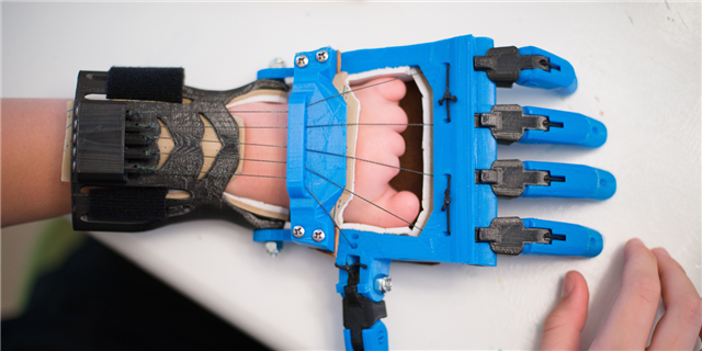How 3D-printed prosthetics change lives w/ @Enablehands_ecf <a href="/openbionics/">Open Bionics</a> <a href="/exiii_official/">exiii</a> autode.sk/1nT7fts
