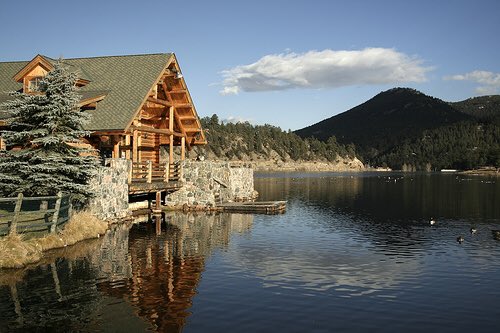 LogCabinPornn's tweet photo. Colorado is doing something right #LogCabinPorn #LogCabinGoals https://t.co/ciBQVWkBGw