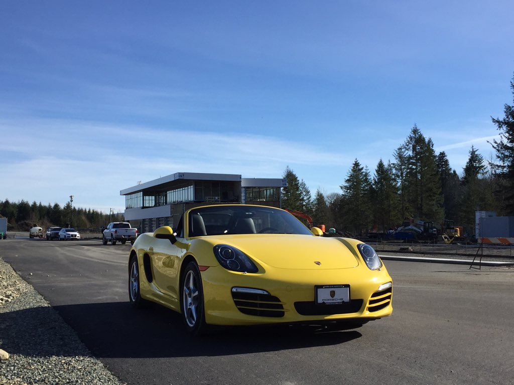 Cindy_Mui's tweet photo. If I have to be working on #familyday might as well do it at the track #vimc #motorsportcircuit #tilkedesigned #yyj https://t.co/VbCqU42ccz