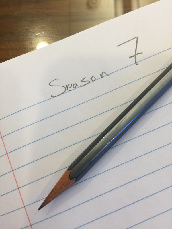 PLLonMax's tweet photo. It’s being written as we speak. 📝 #PrettyLittleLiars (via @imarleneking) https://t.co/BvJ0oIm3vW