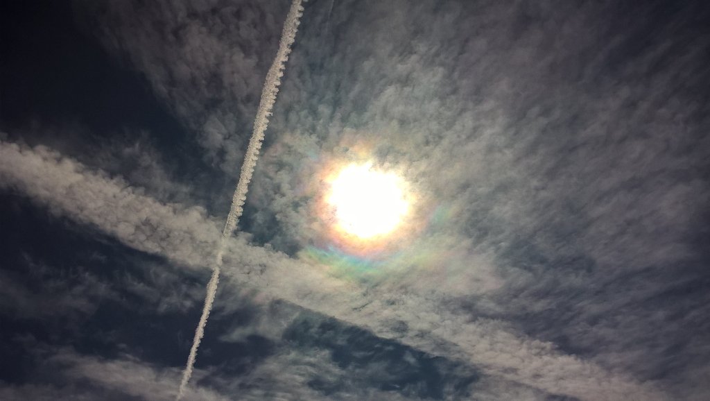 MellyHatchet's tweet photo. #Rainbow #Clouds! #cloudseeding #cloudporn #SkyWatcher #OrmondBeach #SunWatcher #contrails #whataretheyhiding???!! https://t.co/diC0RzRsCl