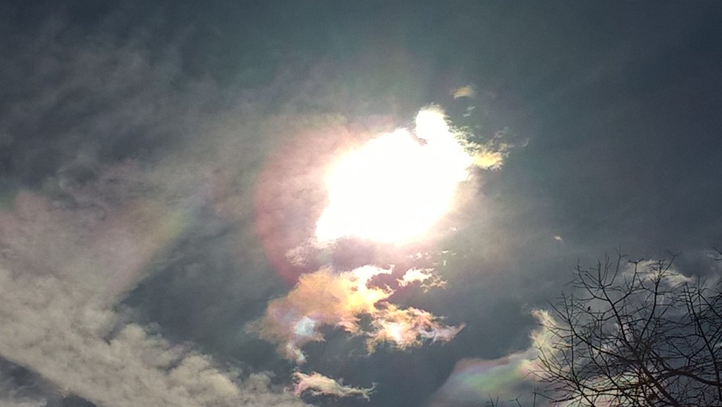 MellyHatchet's tweet photo. #Rainbow #Clouds! #cloudseeding #cloudporn #SkyWatcher #OrmondBeach #SunWatcher #contrails #whataretheyhiding???!! https://t.co/diC0RzRsCl