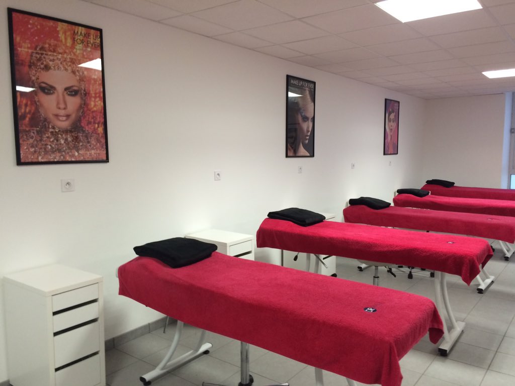 Ngosselin85's tweet image. Inauguration des nx locaux de l'école #Esthetique #ESDEC #apprentissage @FranckPothier @anne_sicard @LRSY_ville