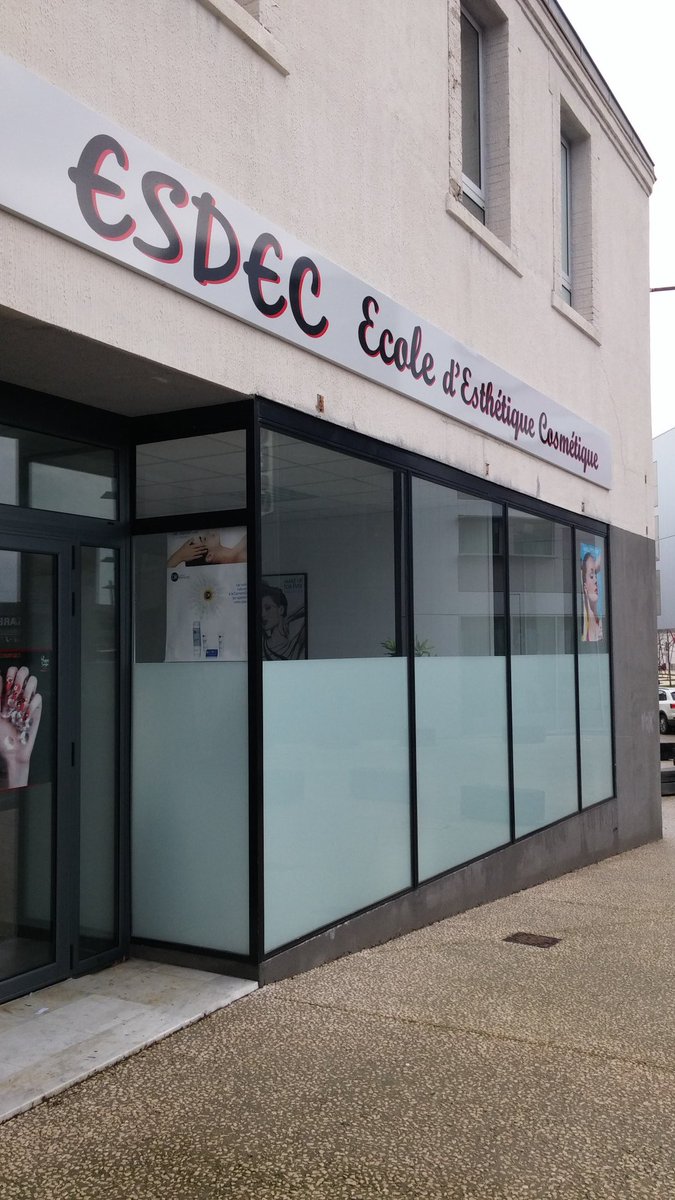 anne_sicard's tweet image. Inauguration nouveaux locaux de l'école d'esthétique et cosmétique #ESDEC @LRSY_ville @Ngosselin85 @FranckPothier