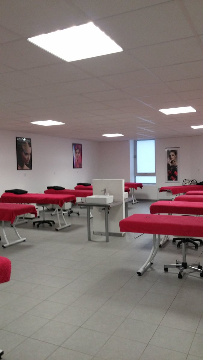 anne_sicard's tweet image. Inauguration nouveaux locaux de l'école d'esthétique et cosmétique #ESDEC @LRSY_ville @Ngosselin85 @FranckPothier