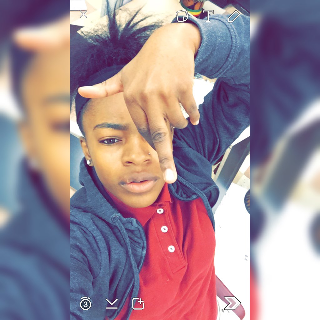 Famouss_ELonne's tweet photo. School Boolin ๐๐พ๐๐๐ฅโจ #fuckdastate https://t.co/RL33ckAWmA