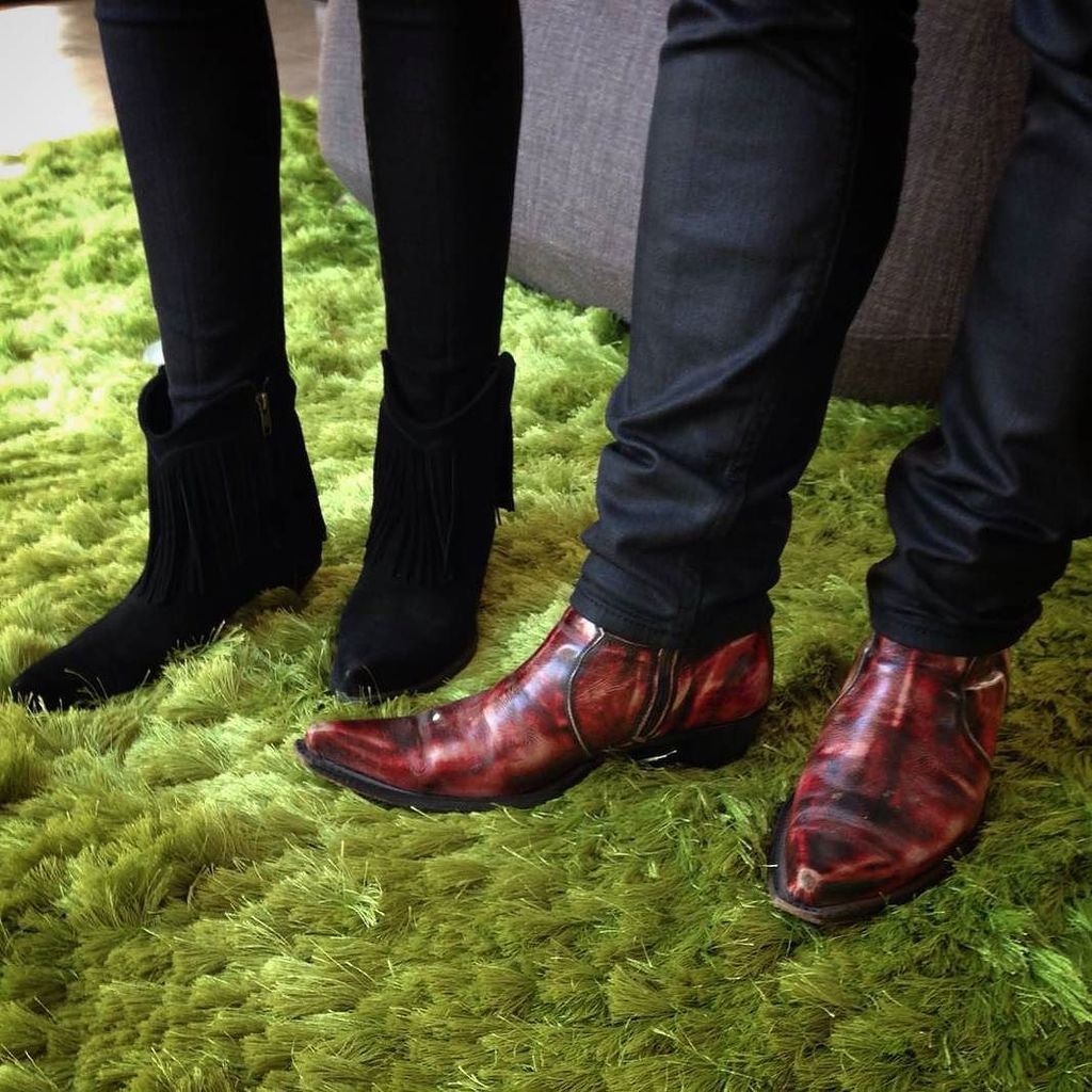 SendraBoots's tweet photo. A couple who wears #sendraboots together, stay together. 
#sendra #sendraboots #highqualit… https://t.co/RZCNW65NIR https://t.co/JMHOBIbVr9