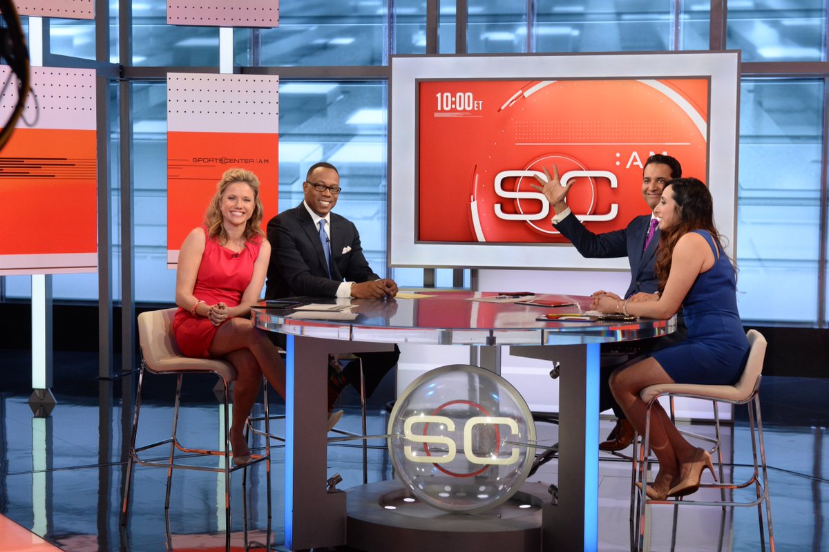 ESPNFrontRow's tweet image. Photo timeline of today's launch of @SportsCenter:AM and @MikeAndMike's brand new set! es.pn/1T0lwAv
