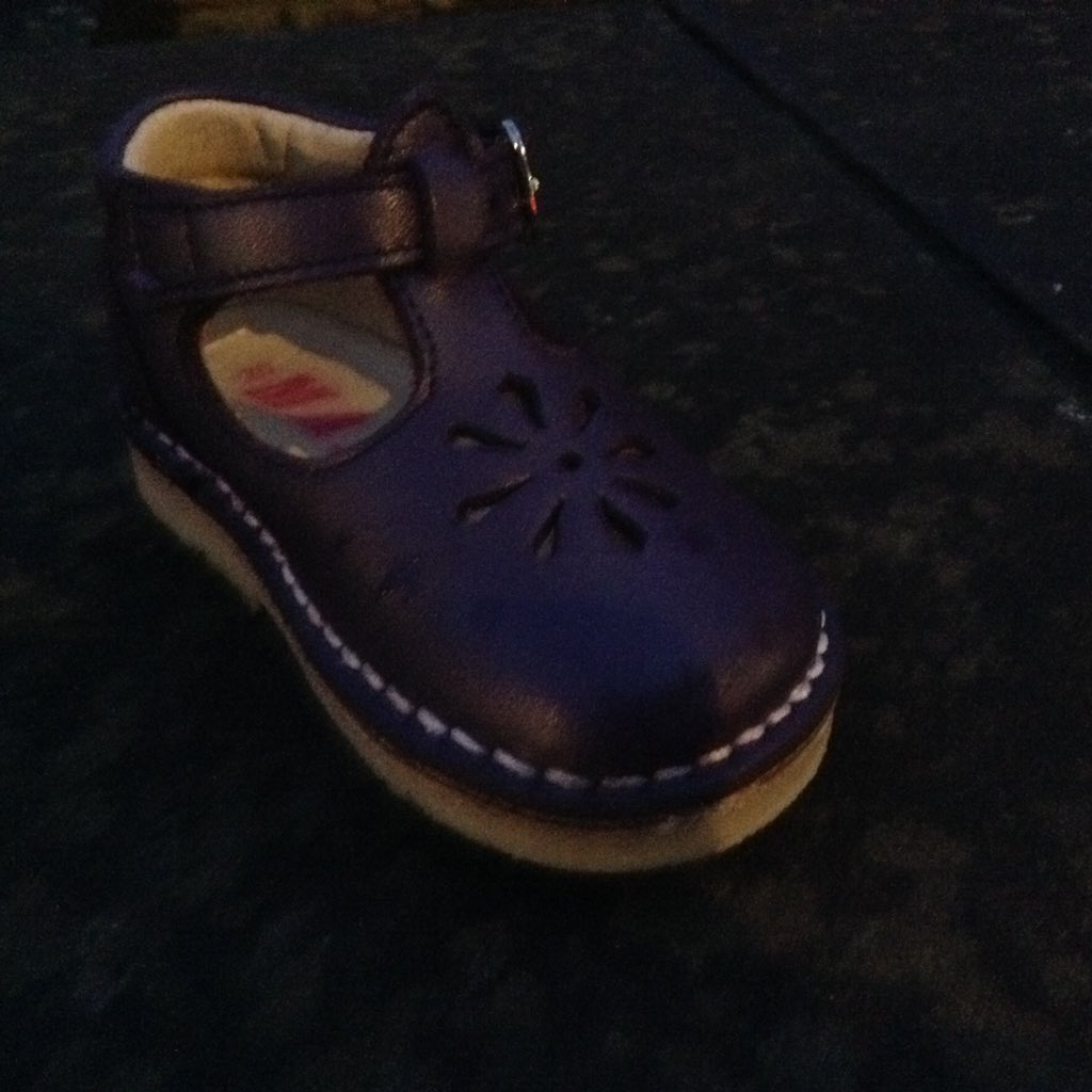 TillionsofBoA's tweet photo. Lost shoe by the Millennium statue in BoA, please RT BoA people to try and find the owner! https://t.co/lyoIzJp2aW
