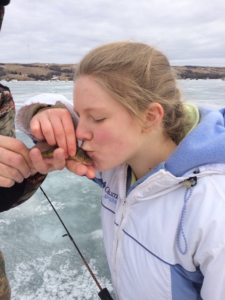 Upland_Hunter's tweet photo. Fish love! #kissthefish @SaskWildlife #classroomsonice #MJWF #BuffaloPound https://t.co/b6h52H4GoZ