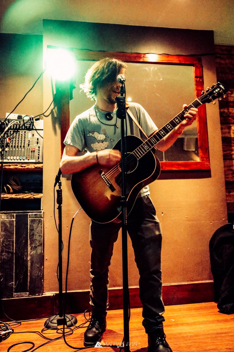 American Ben in the house, last week's pic, can't wait until thursday to go <a href="/HernandosWA1/">Hernandos Hideaway</a> #music #livemusic