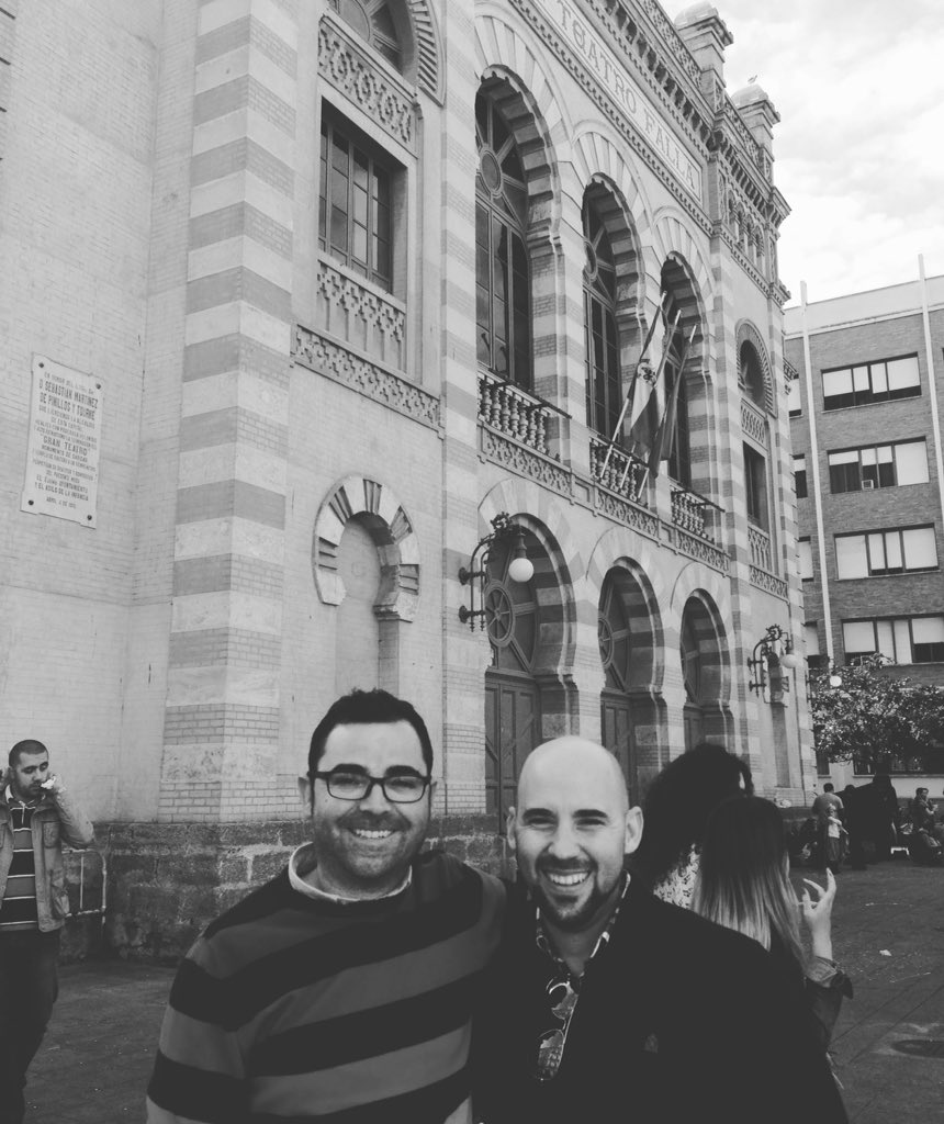 koletadehuelva's tweet photo. Que arte más  grande!!!
Aquí me encuentro con uno de los músicos más grandes de la Semana Santa d Huelva, en Cádiz https://t.co/wxyt5rzNFn