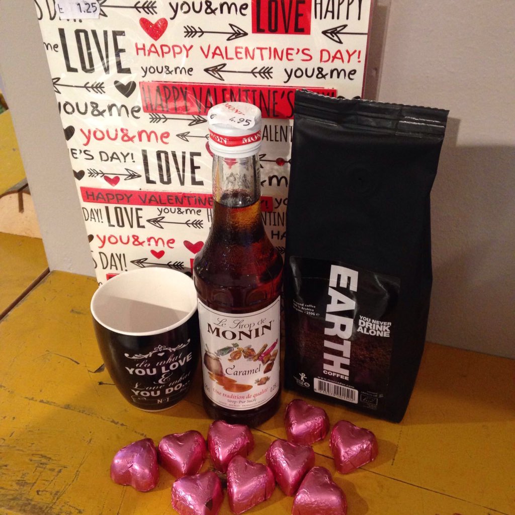 For the koffielovers. 6 soorten koffie, 5 koffie siropen, leuke mok samen €10,-