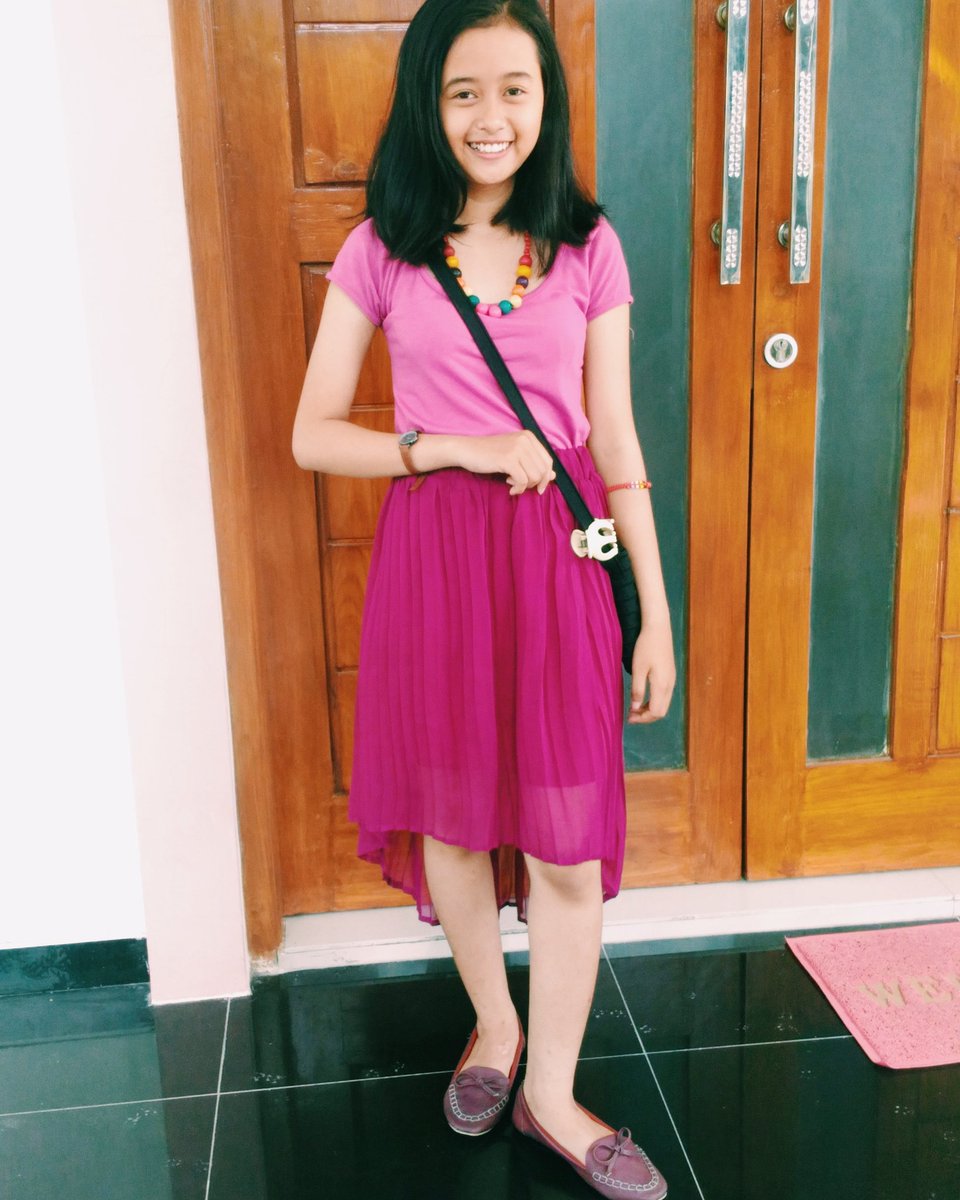 Laela_lelaa's tweet photo. Happy wekeend 😘💋 https://t.co/pk8ybAmCMo