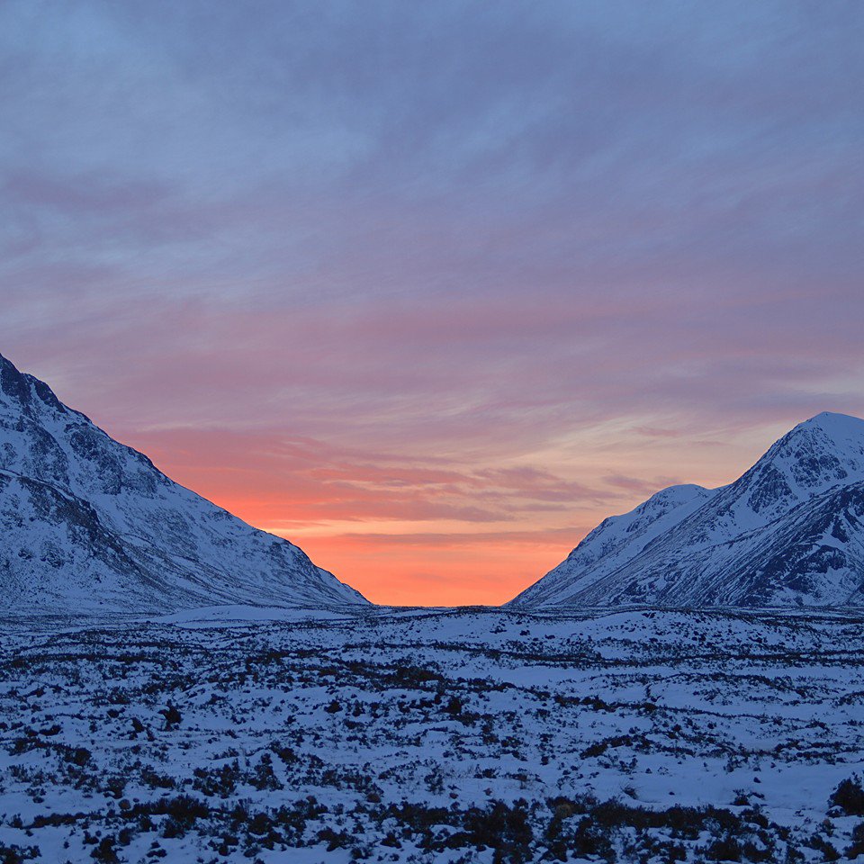 VisitScotland's tweet photo. Glen Etive, #Highlands you're looking rather amazing! Wouldn't YOU say so? #LoveScotland 📷: FB/Andy Fleming https://t.co/7leTcyY23m
