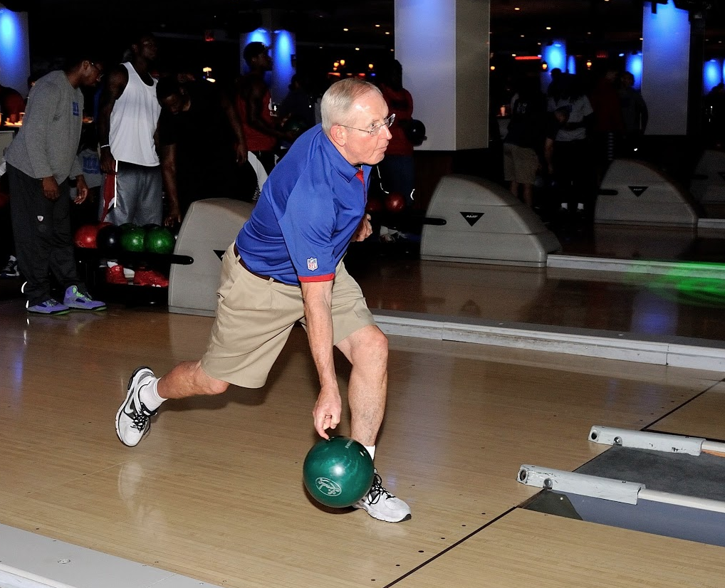 framesnyc's tweet photo. 2 time championship winning head coach, Tom Coughlin gives a new meaning to "Super Bowl". #FramesNYC #SuperBowl https://t.co/4LQr0mCpZC