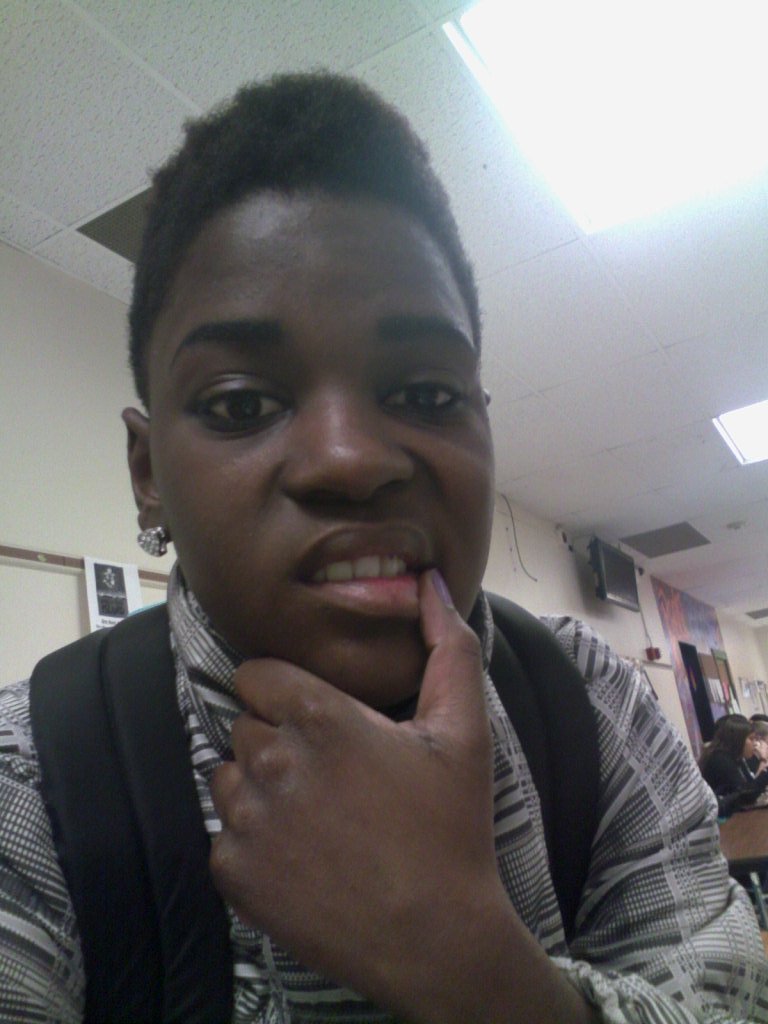 RayviannaG's tweet image. At school boolin