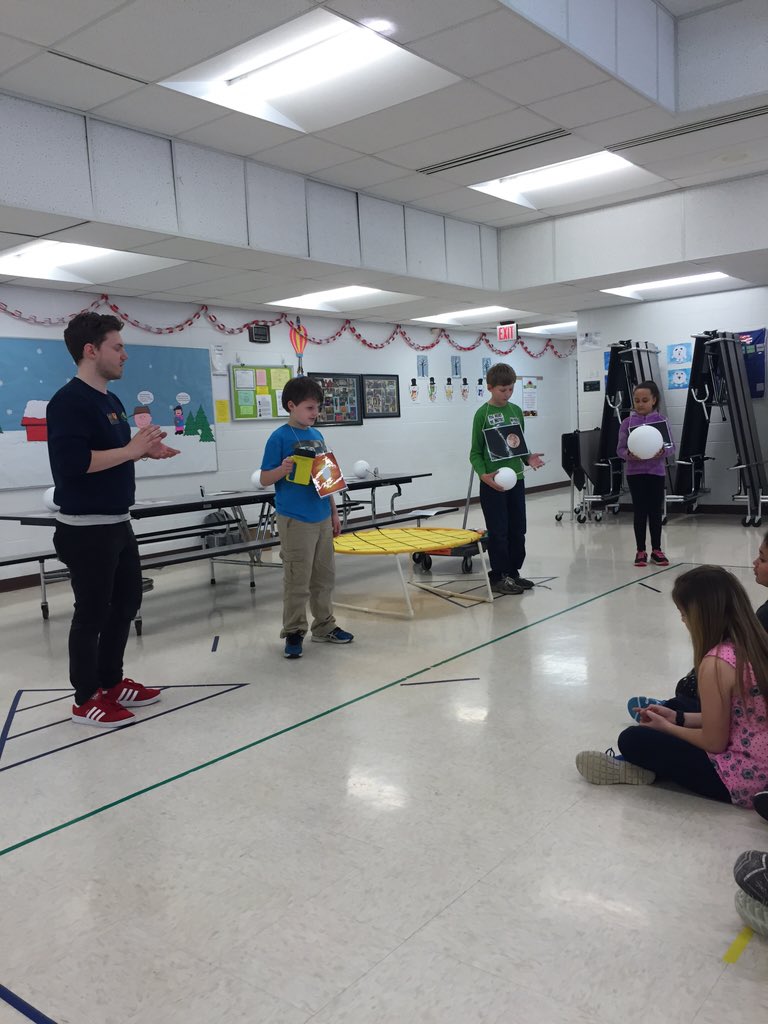 COSI teaching us about a solar eclipse as part of our Momentum Program. <a href="/HZNElementary/">Horizon Elementary</a>