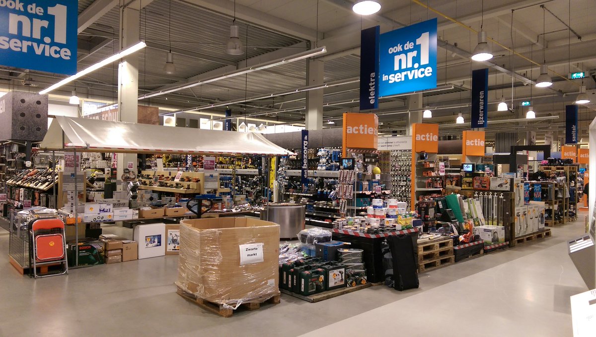 De zwarte markt is weer gestart! Telefoons, lampen, kachels, en nog veel meer! OP=OP