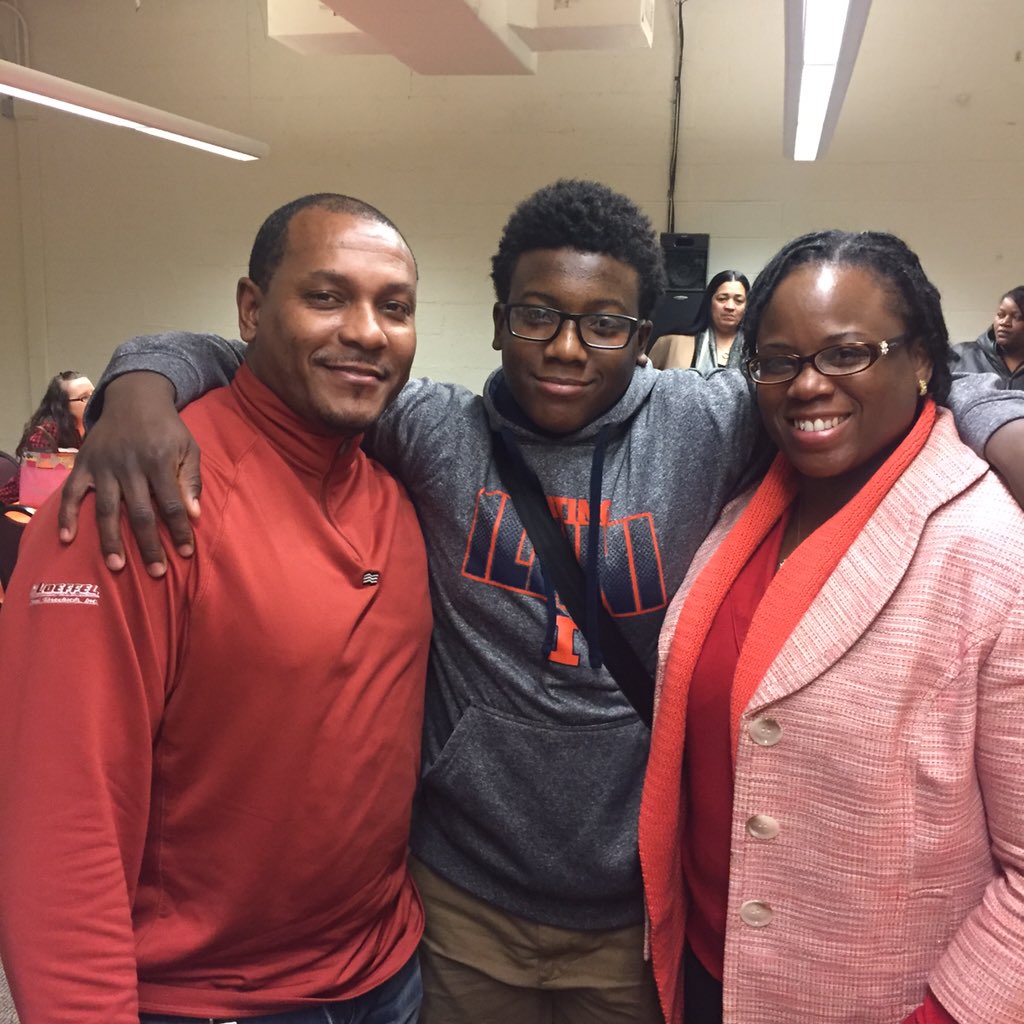 UrbanaMiddle116's tweet image. Thank you Ammons family for joining us for #NAAPID @carolammons4103 @cityofurbana